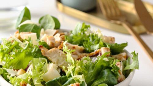 En skål med Caesarsallad