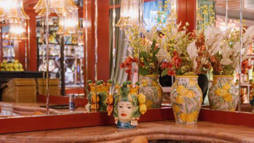 Maximalistisk inredning på Restaurang Basta i Uppsala