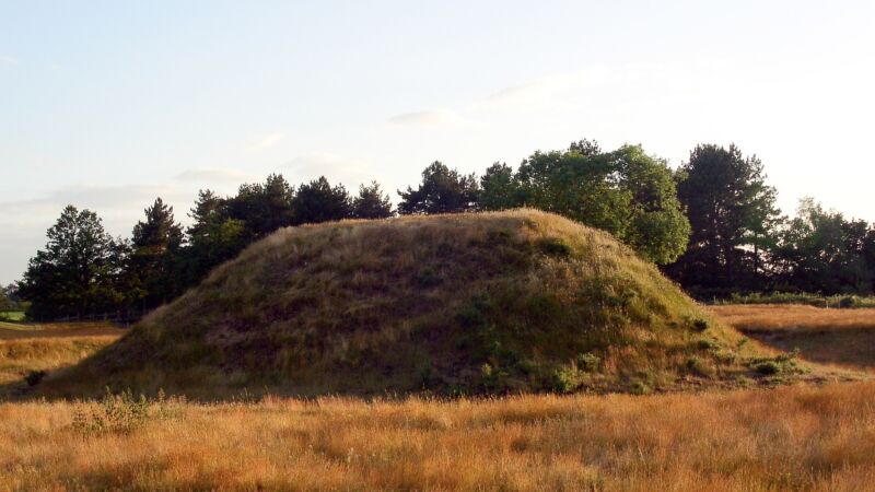 Sutton_Hoo_Burial_Mound_cleaned