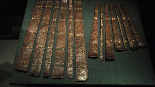 The_Vikings_Begin_45_-_body_armor_in_metal_and_leather,_Valsgärde_boat_grave_8,_7th_century