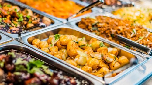 En asiatisk buffet på restaurang